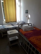 Пациентска стая с легло с решетка против падане