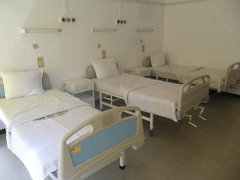 Пациентска стая за трима души с многофункционални болнични легла